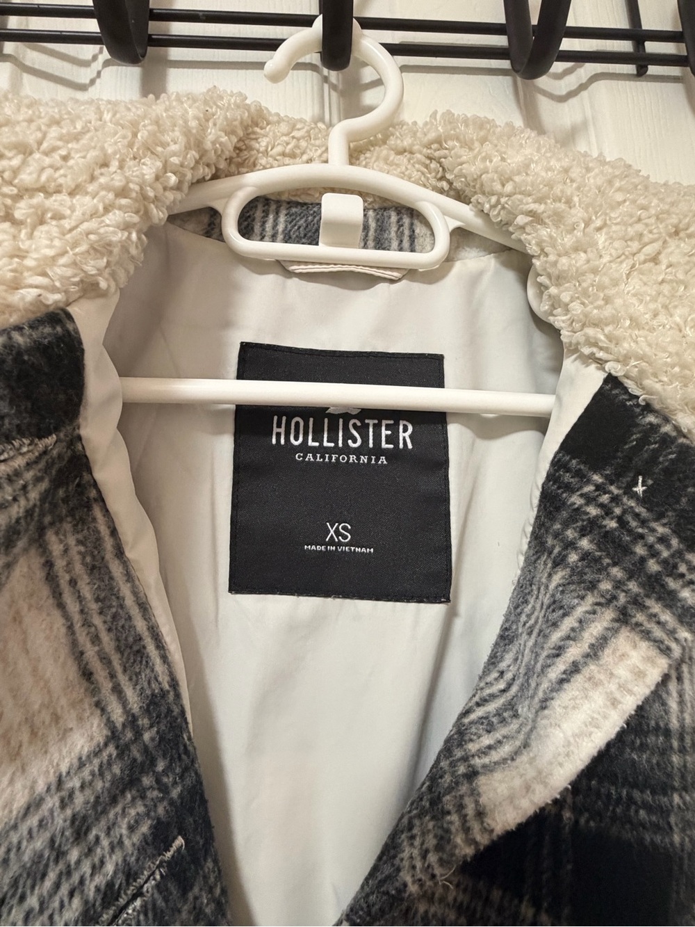 Hollister Black & White Plaid Sherpa-Collar Jean Jacket - Picture 3 of 3